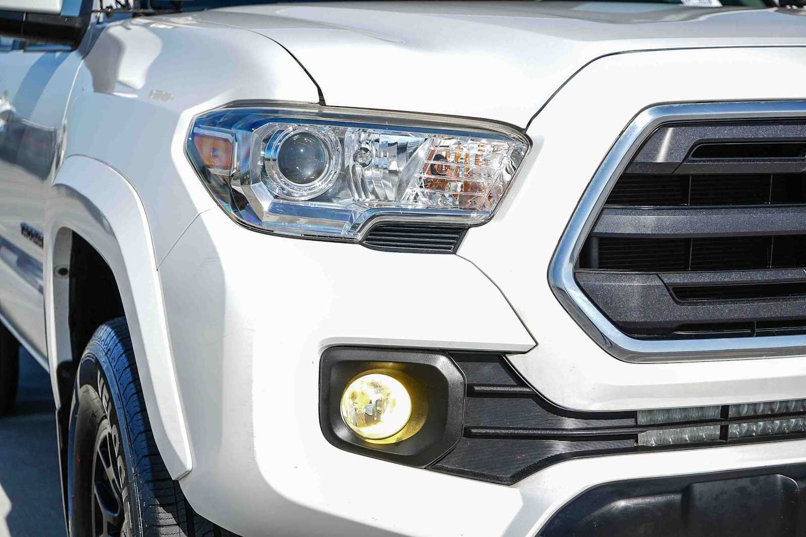 Used 2019 Toyota Tacoma SR5 RWD image 4