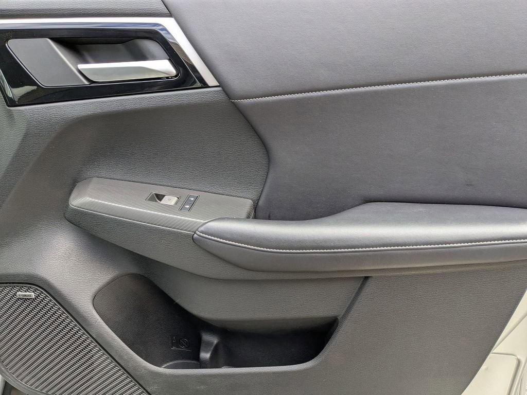 Used 2025 Mitsubishi Outlander SE image 32