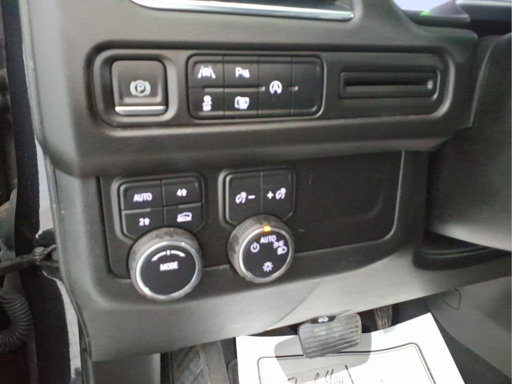 Used 2023 Chevrolet Tahoe LT w/ Luxury Package image 12