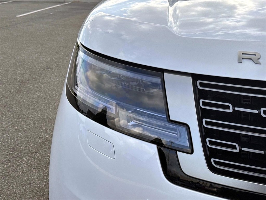 New 2026 Land Rover Range Rover SE image 8