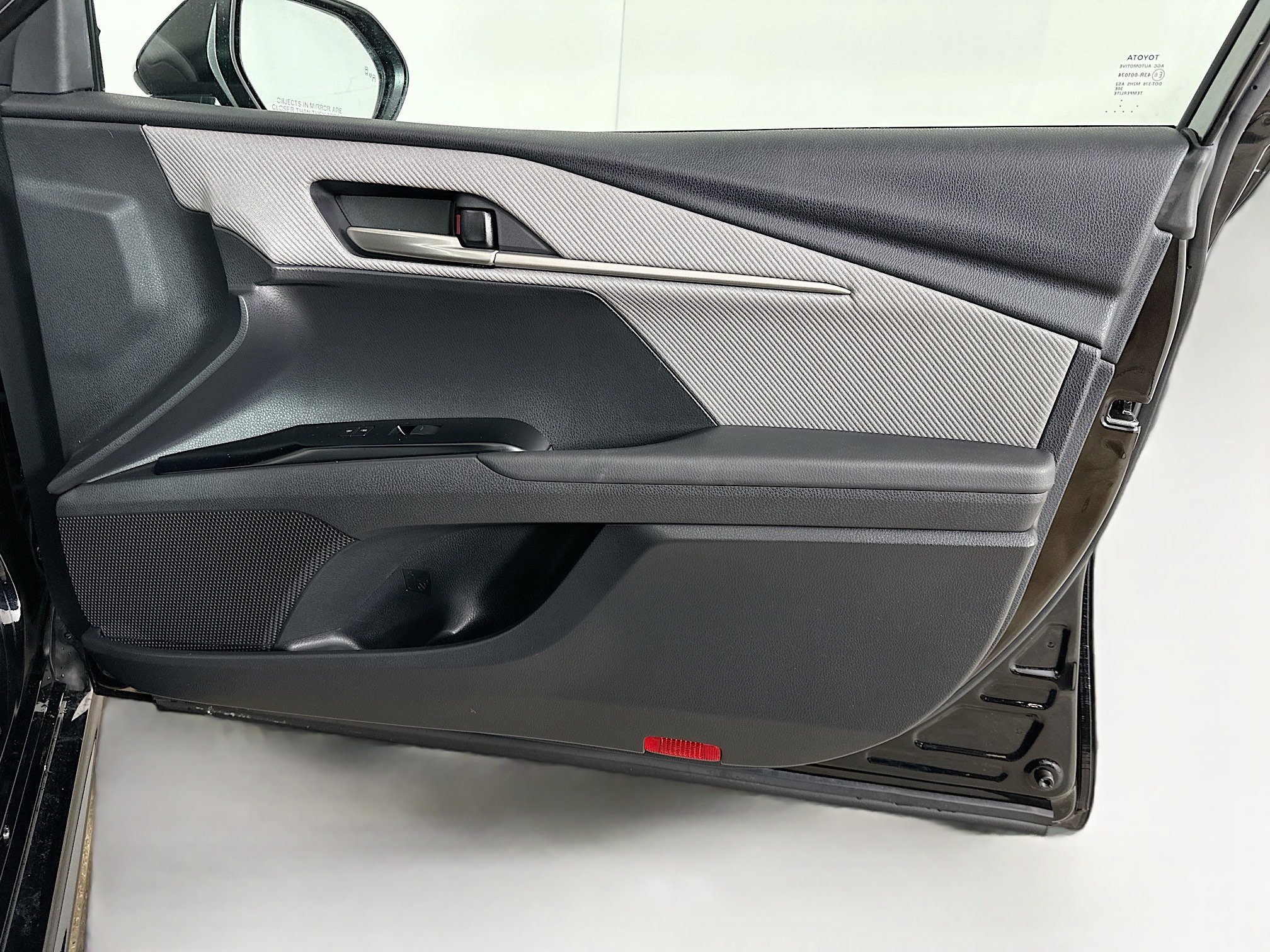 Used 2025 Toyota Camry SE image 30