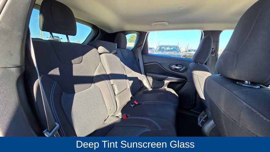 Used 2019 Jeep Cherokee Latitude w/ Cold Weather Group image 15