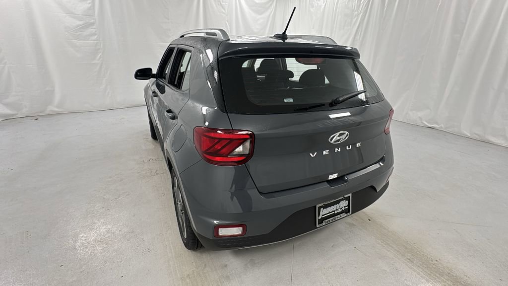Used 2025 Hyundai Venue SEL image 5