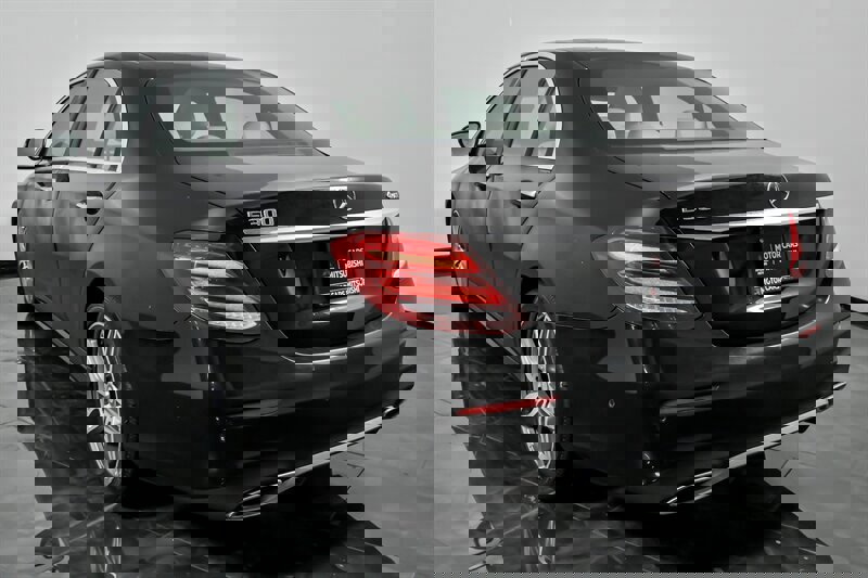 Used 2017 Mercedes-Benz E 300 4MATIC image 9