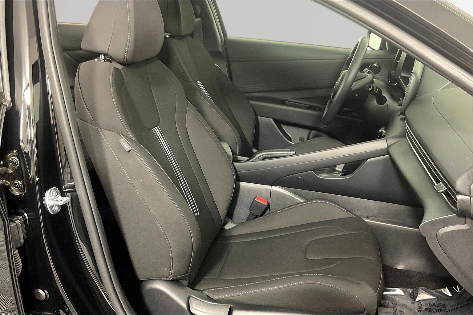 Used 2025 Hyundai Elantra Sport image 26