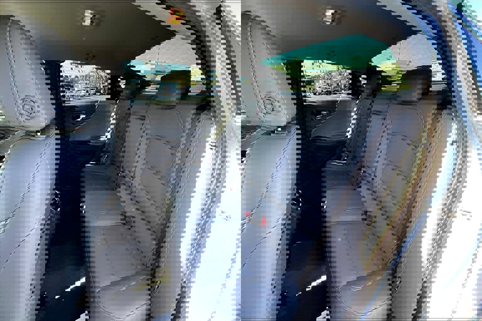 Used 2017 Chevrolet Malibu Premier w/ Driver Confidence Package FWD image 10