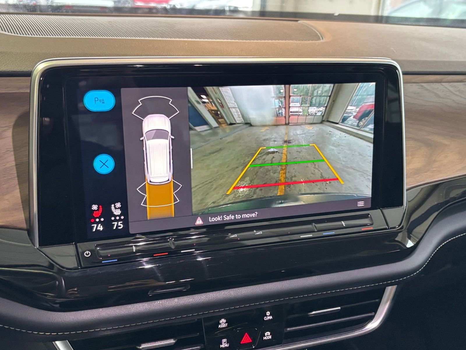 Used 2025 Volkswagen Atlas SE image 17