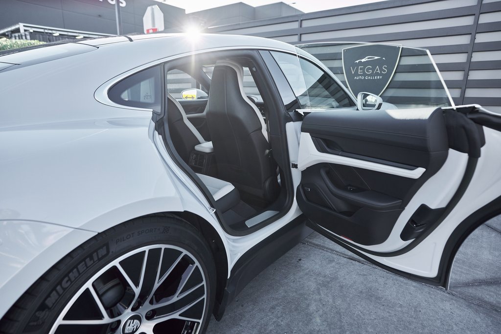 Used 2023 Porsche Taycan 4S w/ Premium Package image 25