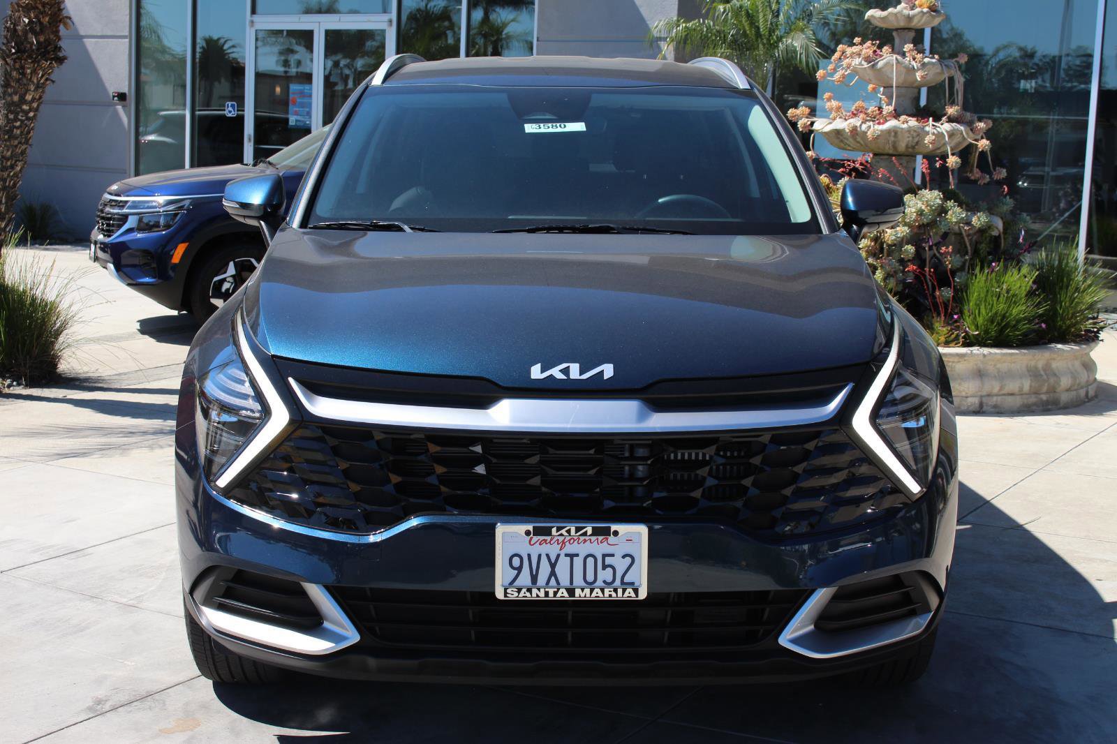 Used 2025 Kia Sportage EX image 4