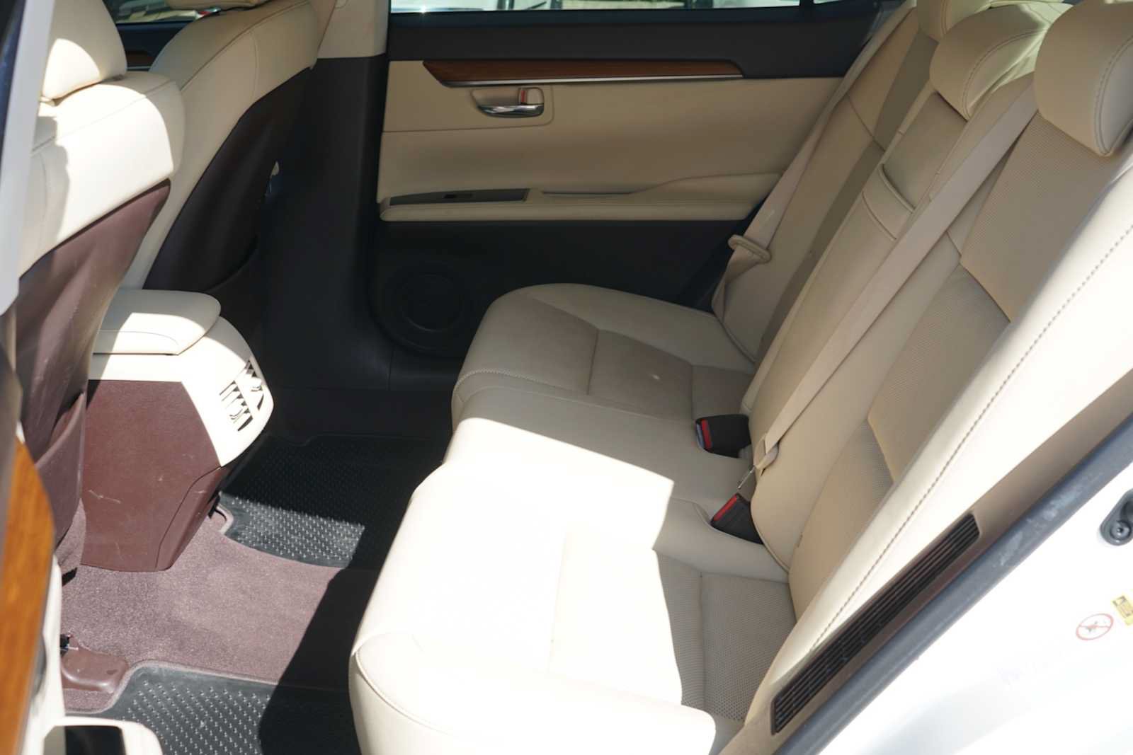 Used 2016 Lexus ES 300h w/ Premium Package w/Wood Trim FWD image 20