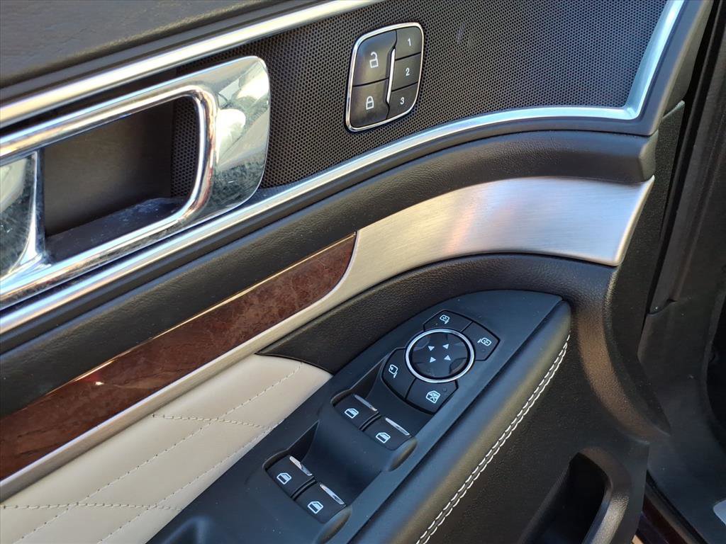 Certified 2018 Ford Explorer Platinum image 16
