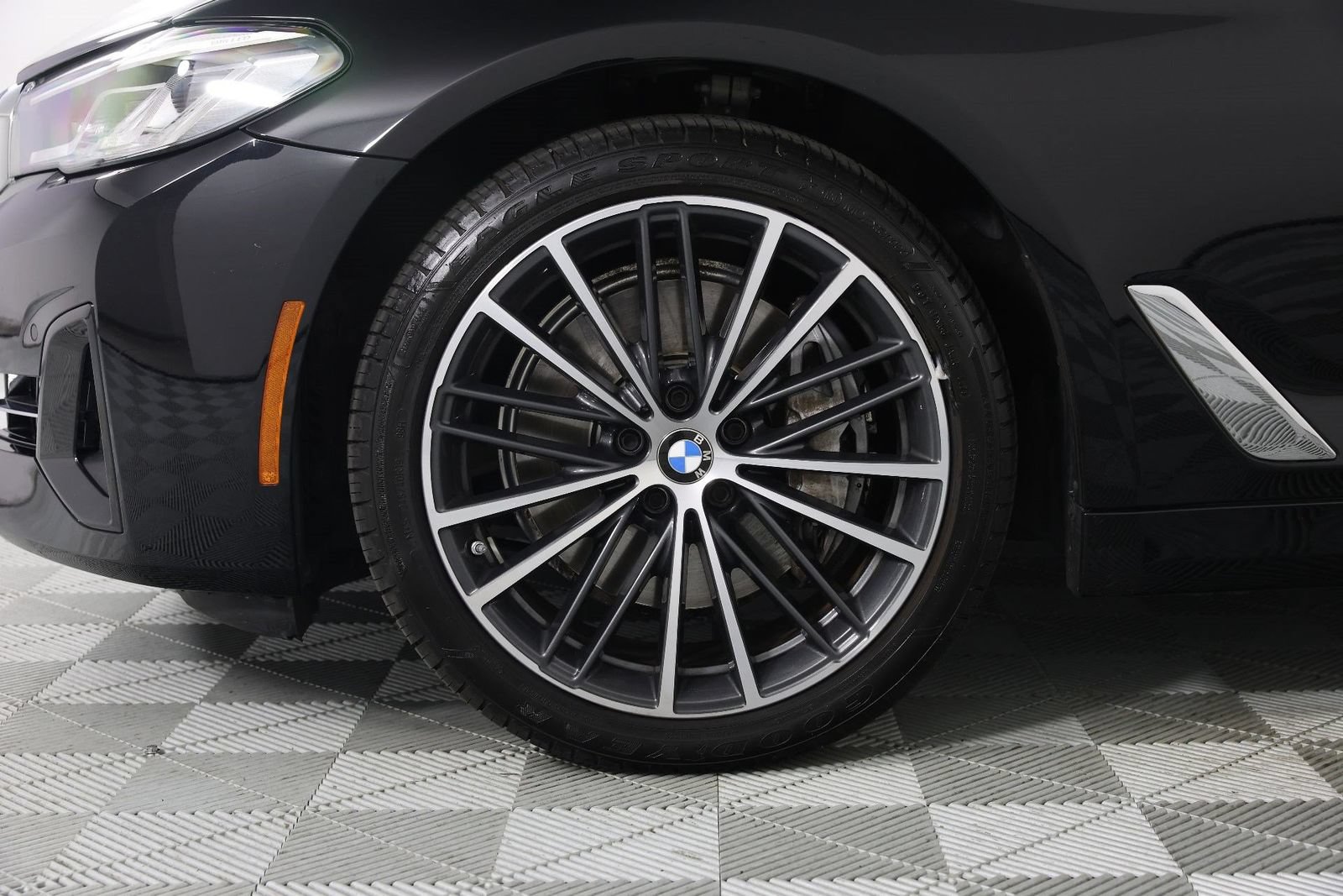 Used 2023 BMW 540i w/ Premium Package RWD image 28