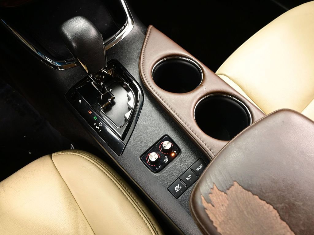 Used 2013 Toyota Avalon Limited image 19