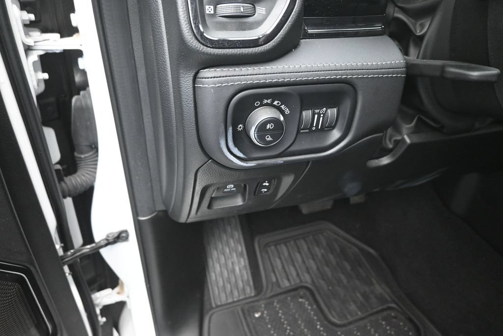 Used 2025 RAM 1500 Limited AWD/4WD image 13