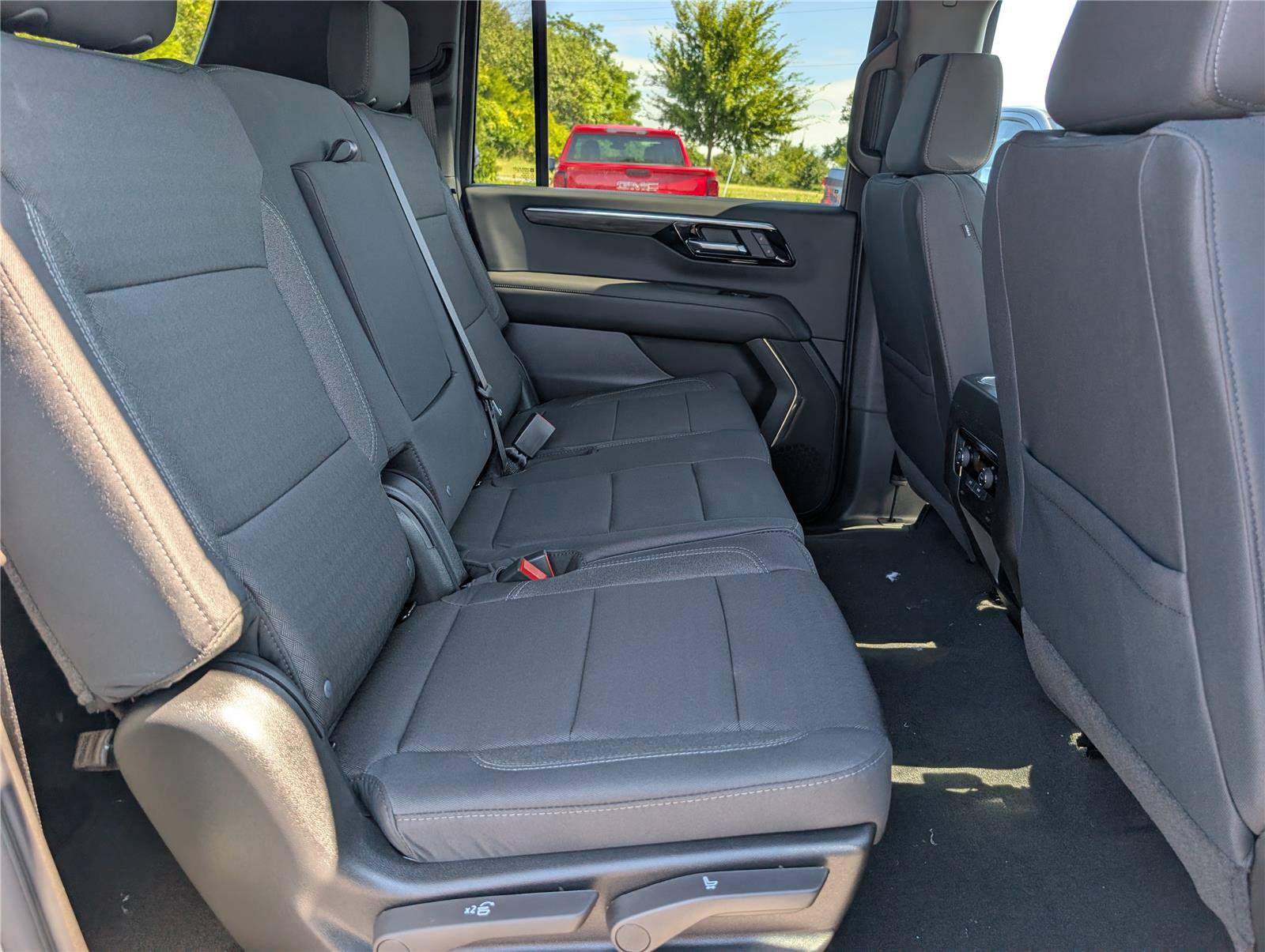New 2026 Chevrolet Suburban LS w/ Max Trailering Package AWD/4WD image 7