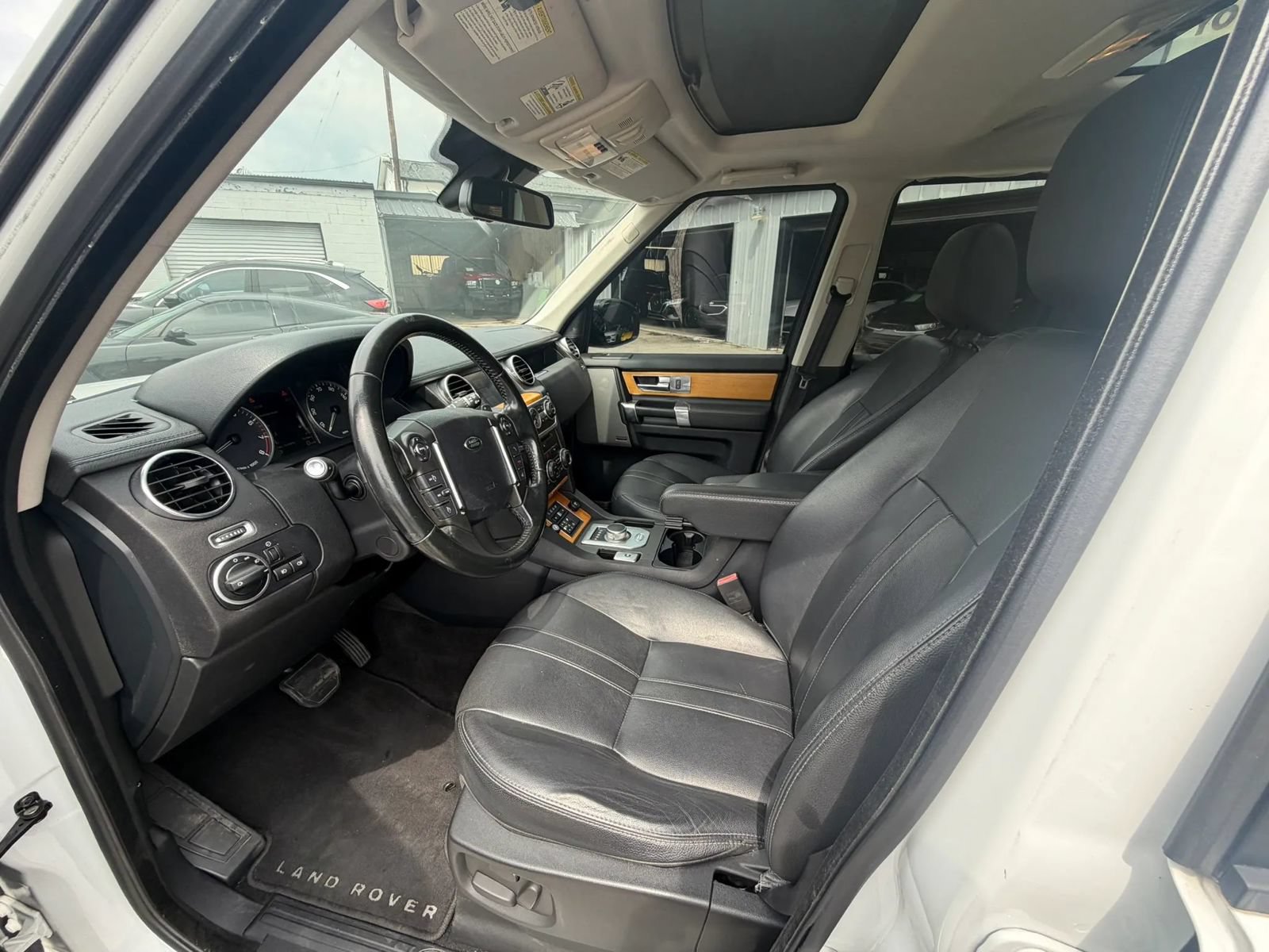 Used 2014 Land Rover LR4 HSE AWD/4WD image 8