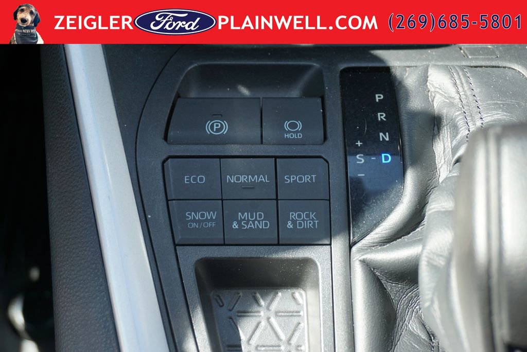 Used 2021 Toyota RAV4 XLE AWD/4WD image 21