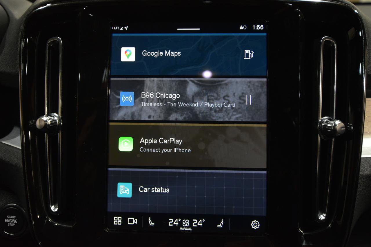 Used 2025 Volvo XC40 B5 Core image 23