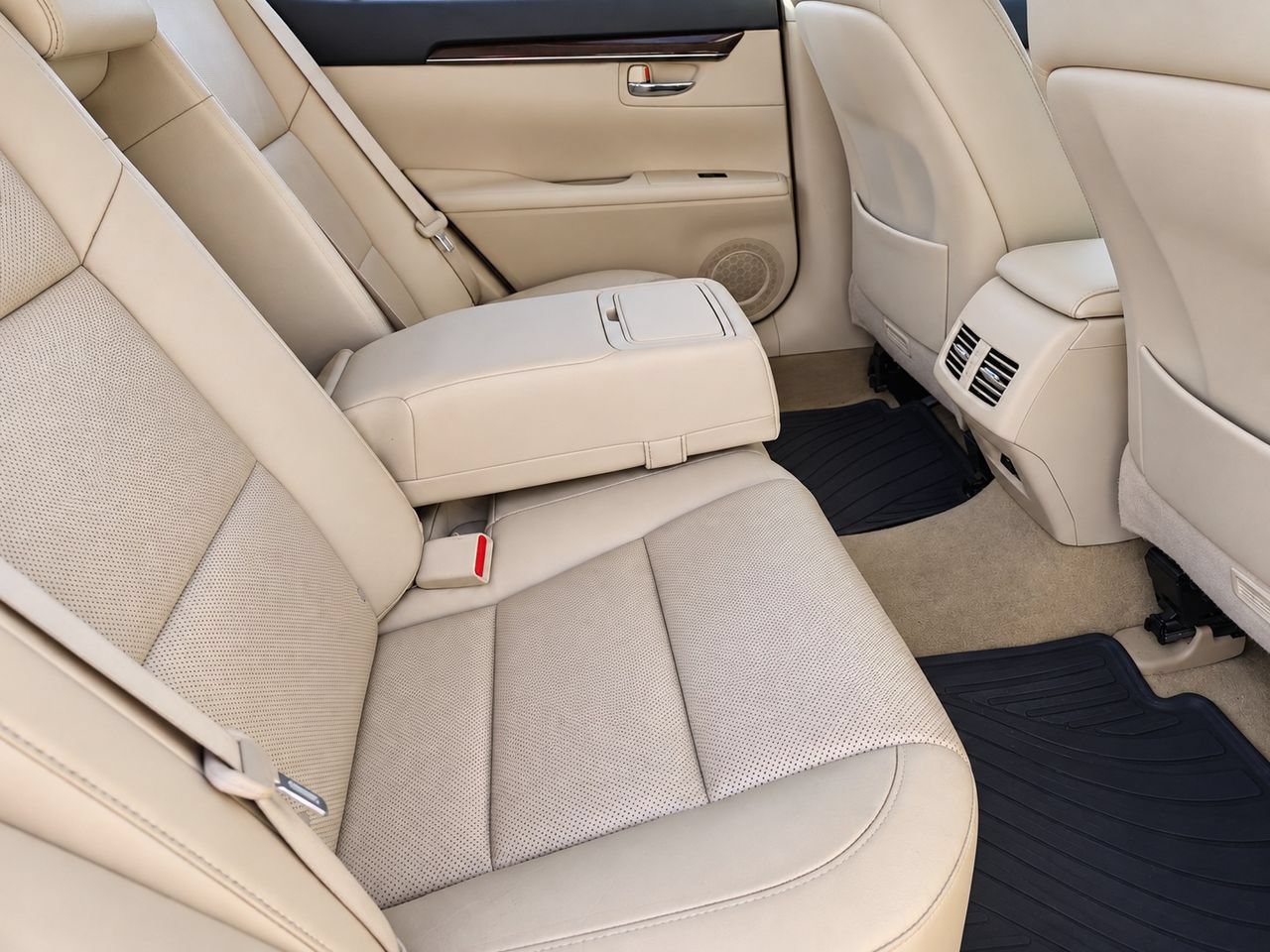 Used 2015 Lexus ES 350 w/ Luxury Package FWD image 28