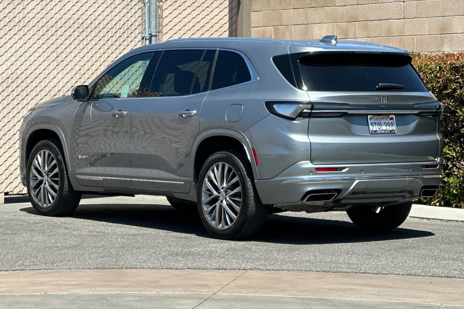 Certified 2025 Buick Enclave Avenir FWD image 6