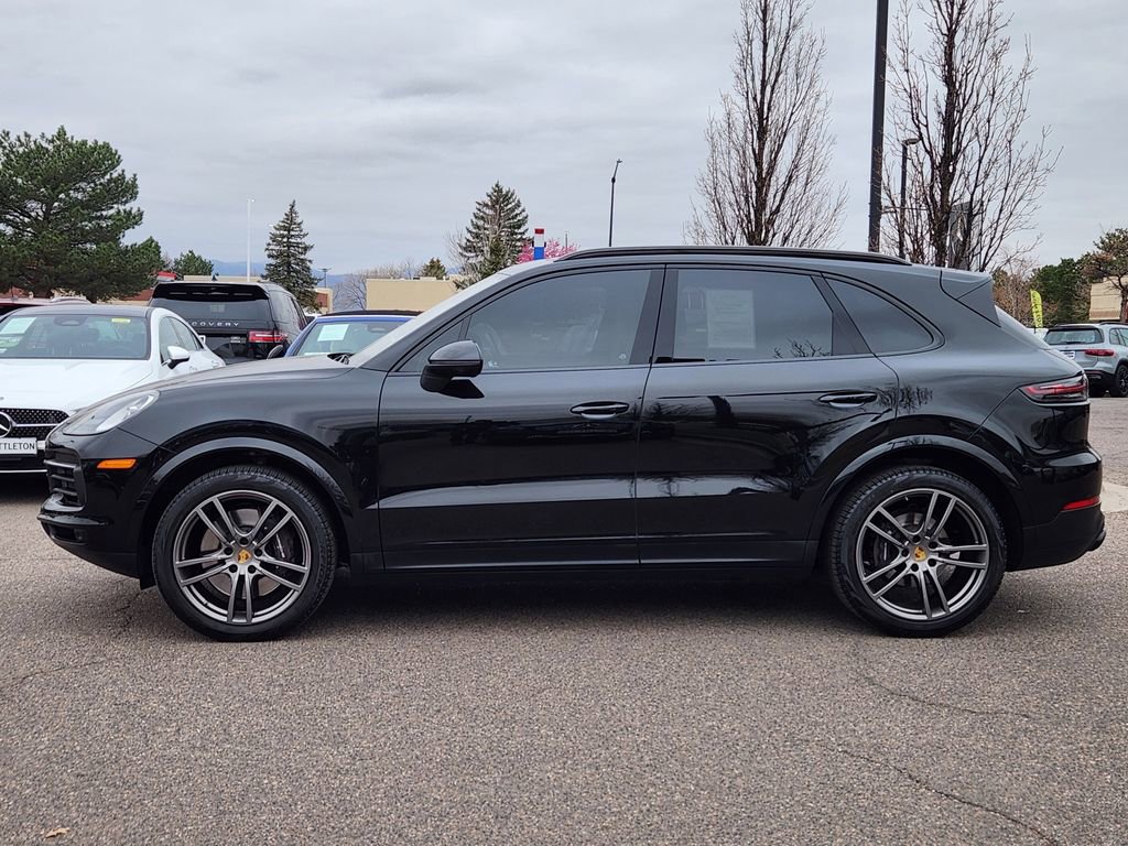 Used 2023 Porsche Cayenne Platinum Edition image 4