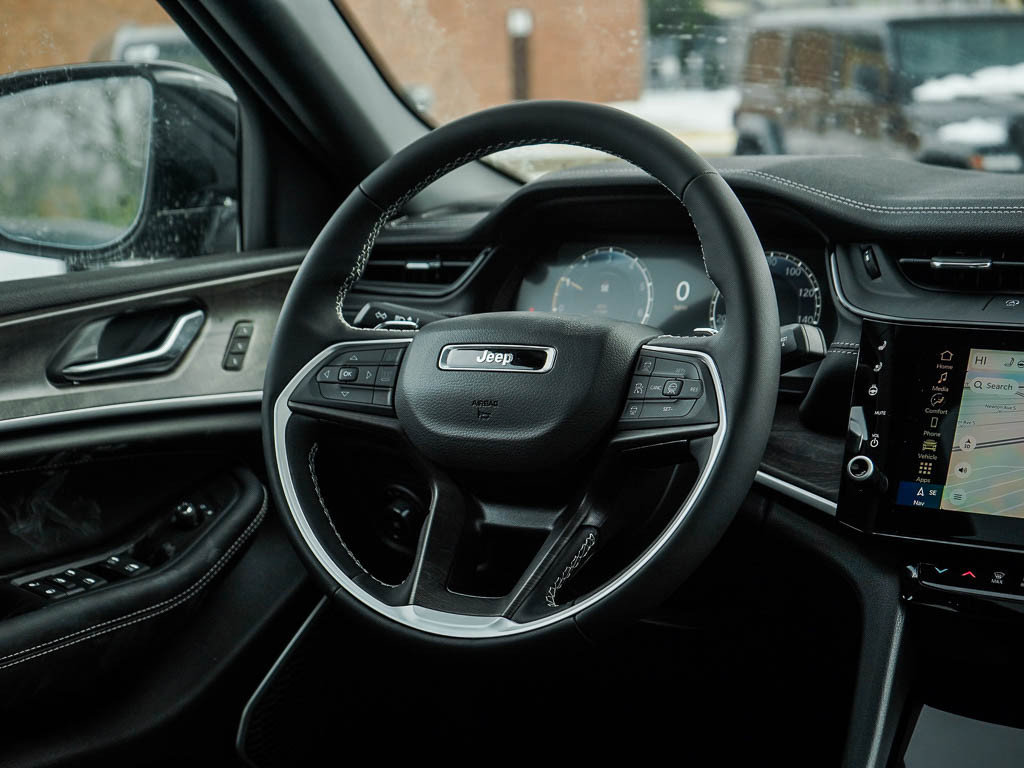 New 2026 Jeep Grand Cherokee Limited AWD/4WD image 16