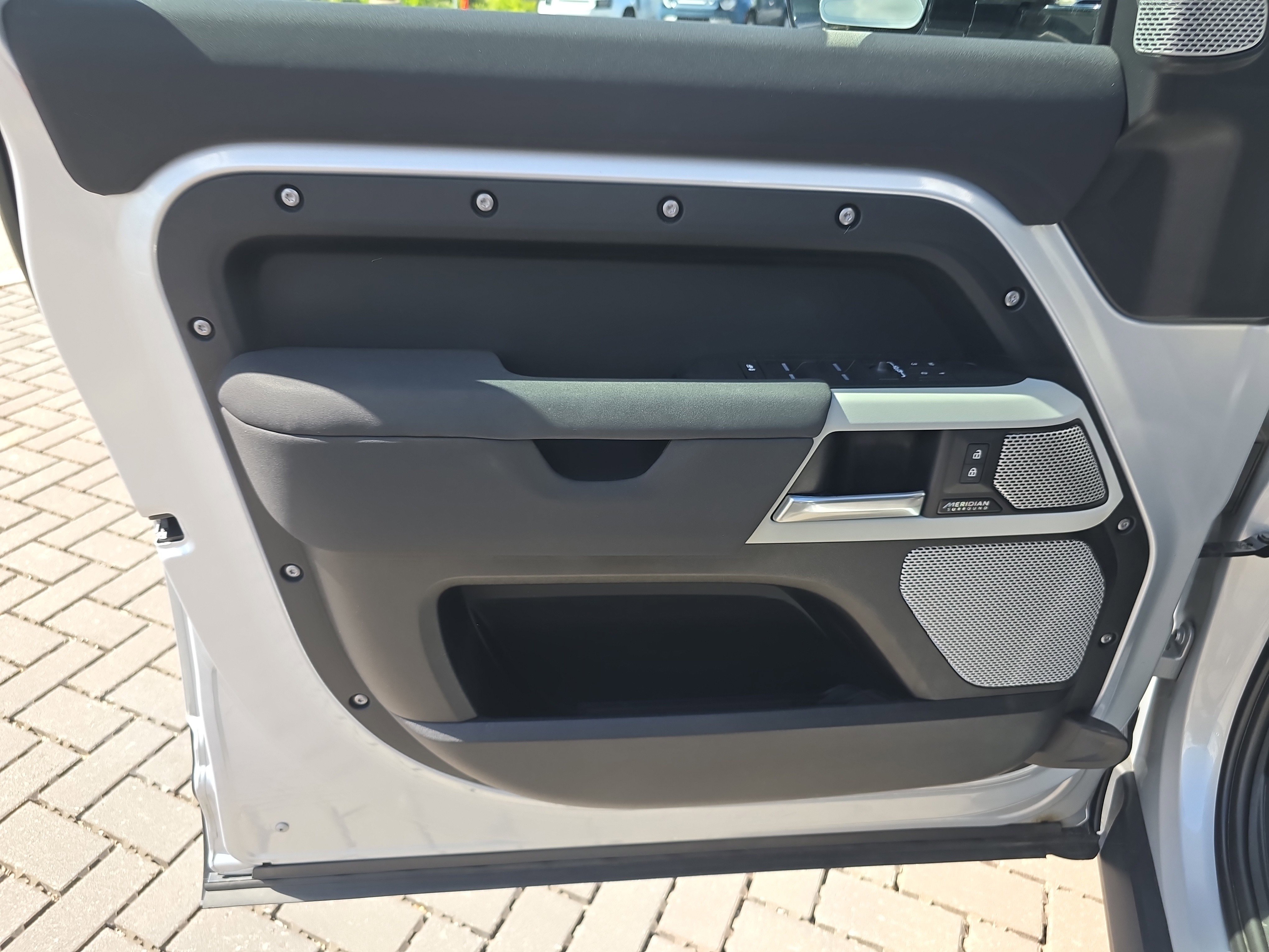 Certified 2023 Land Rover Defender 130 SE AWD/4WD image 18