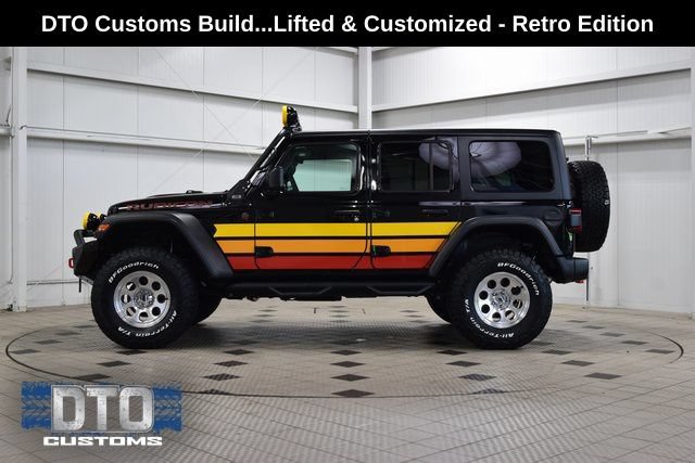 Used 2025 Jeep Wrangler Unlimited Rubicon w/ Convenience Group AWD/4WD image 4
