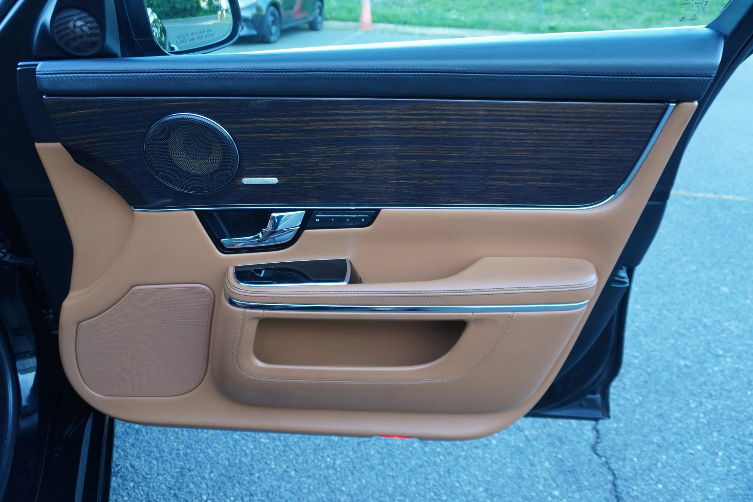 Used 2012 Jaguar XJ Supercharged RWD image 16