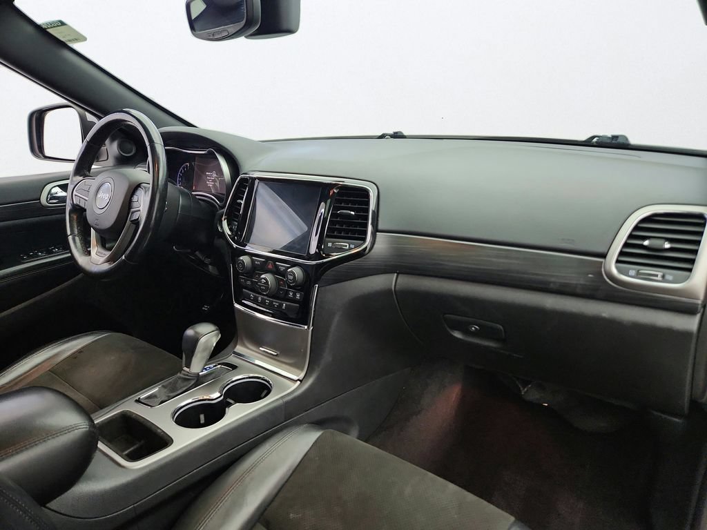 Used 2019 Jeep Grand Cherokee Laredo AWD/4WD image 29