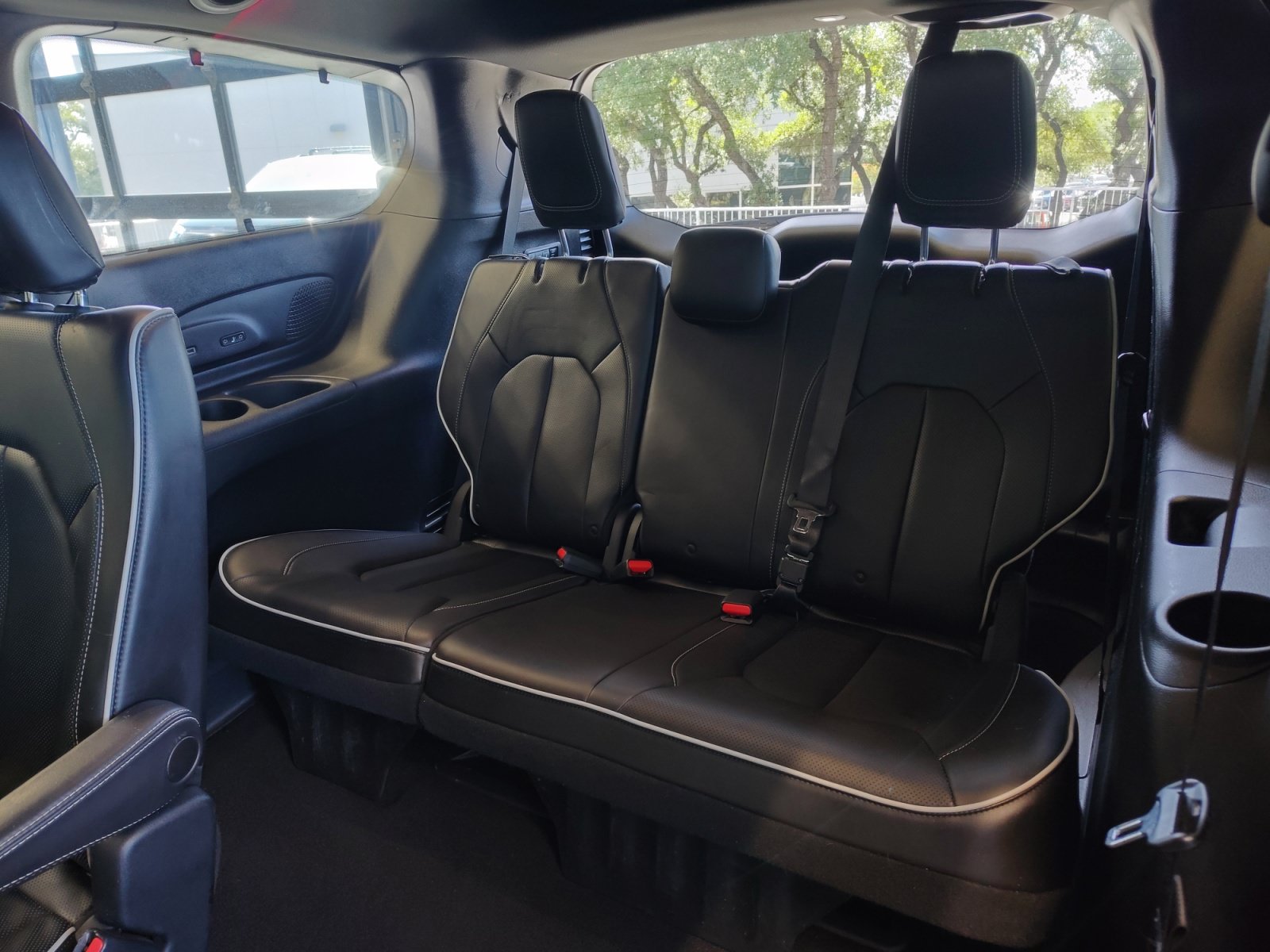 Used 2019 Chrysler Pacifica Limited w/ Advanced Safetytec Group FWD image 24