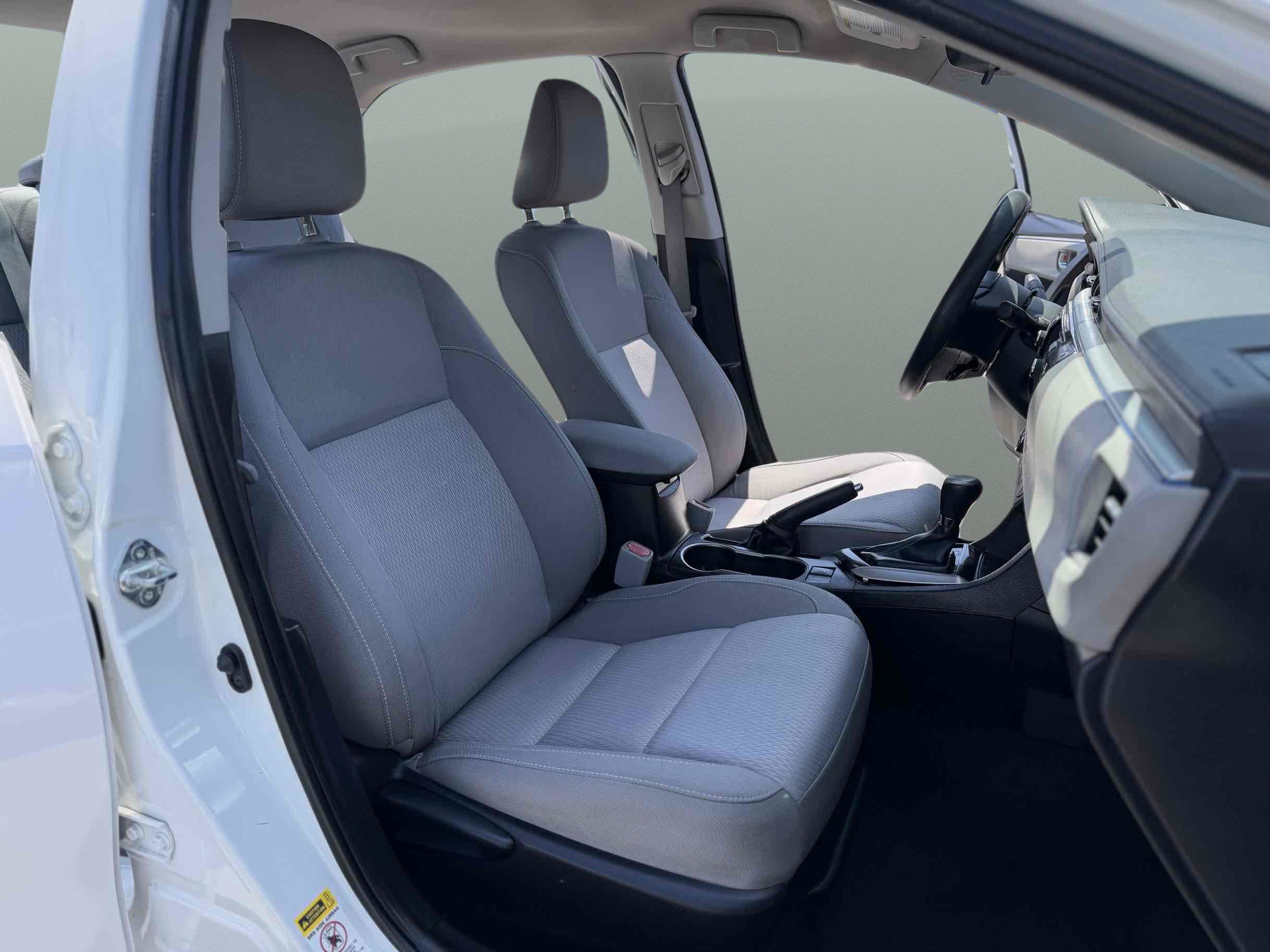 Used 2014 Toyota Corolla LE FWD image 12