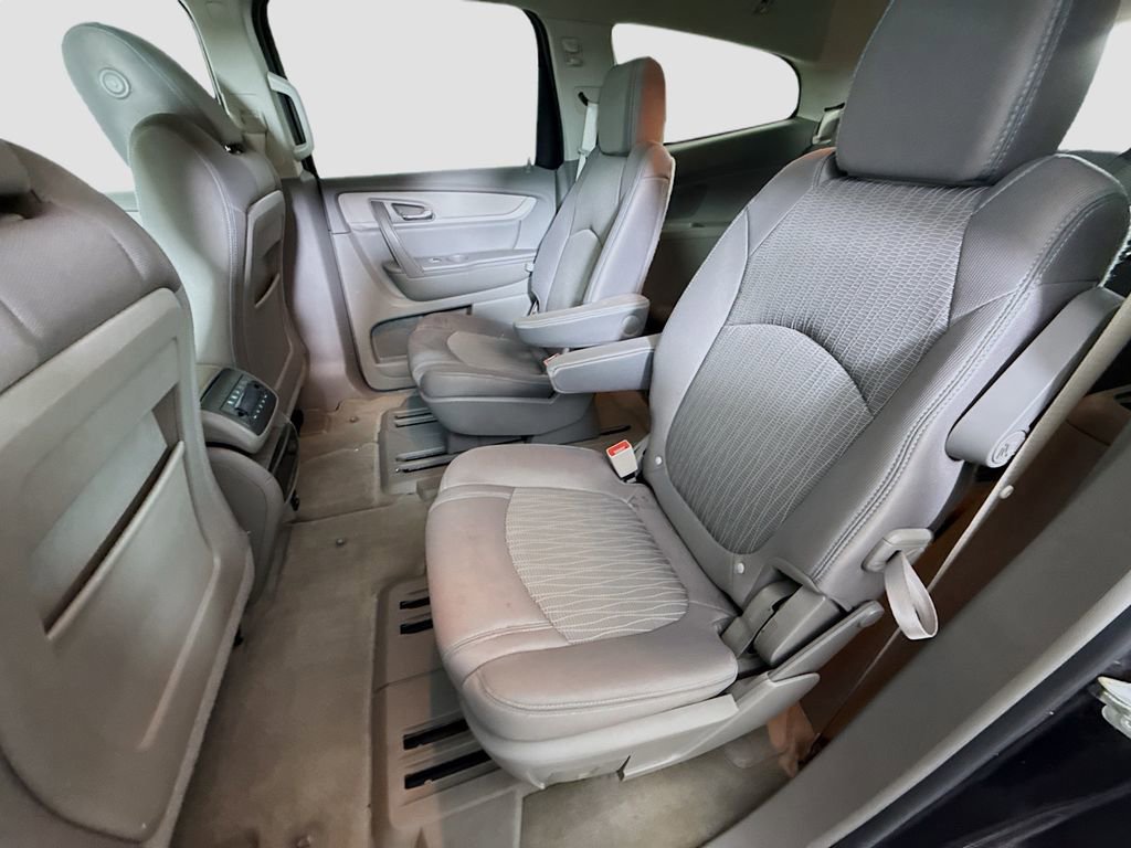 Used 2017 Chevrolet Traverse LT image 23