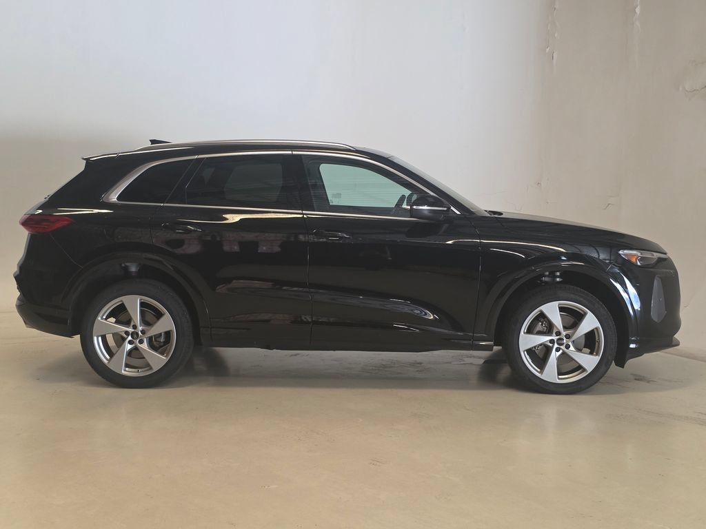 Certified 2025 Audi Q5 Premium AWD/4WD image 4