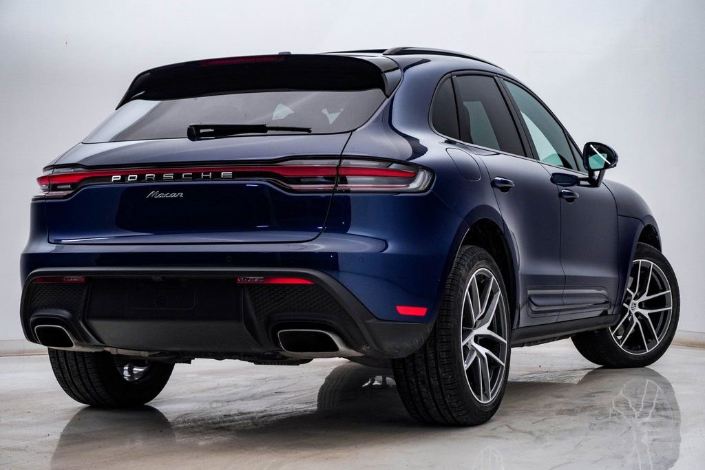 Certified 2025 Porsche Macan image 11