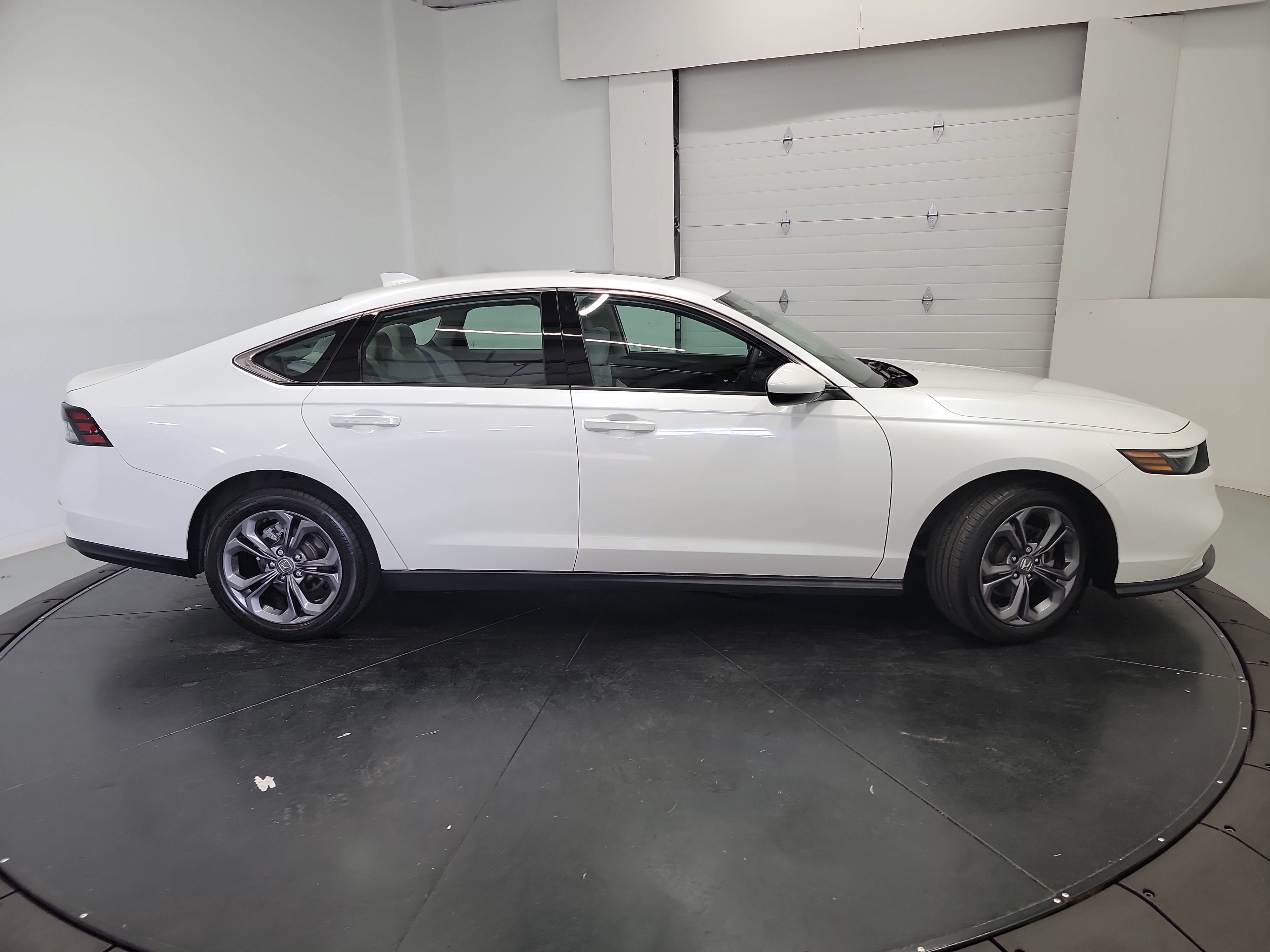 Used 2023 Honda Accord EX image 11