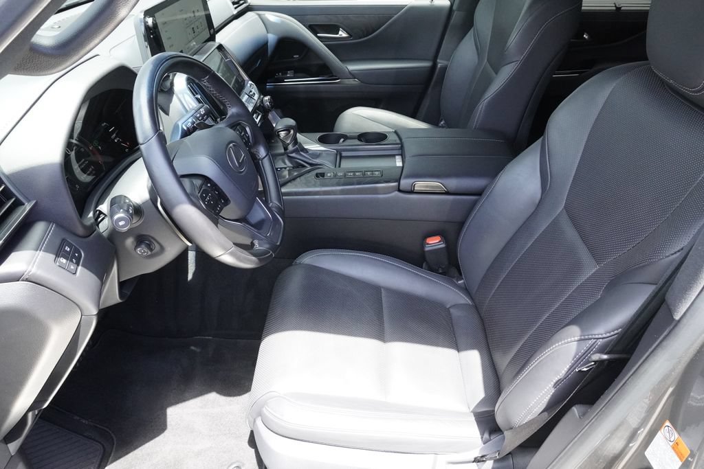 Used 2023 Lexus LX 600 4WD w/ Appearance Package image 19