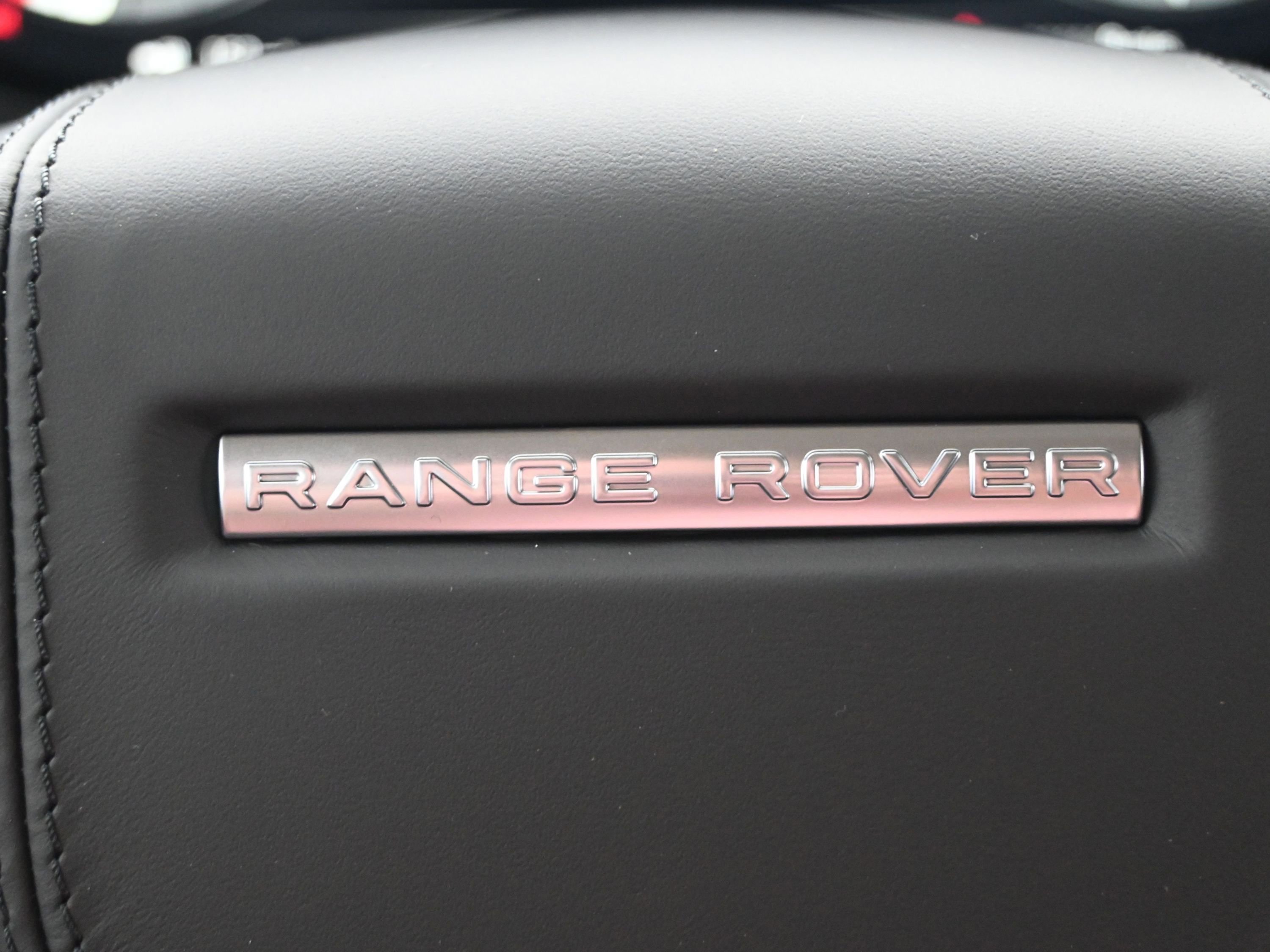 New 2025 Land Rover Range Rover SE image 19