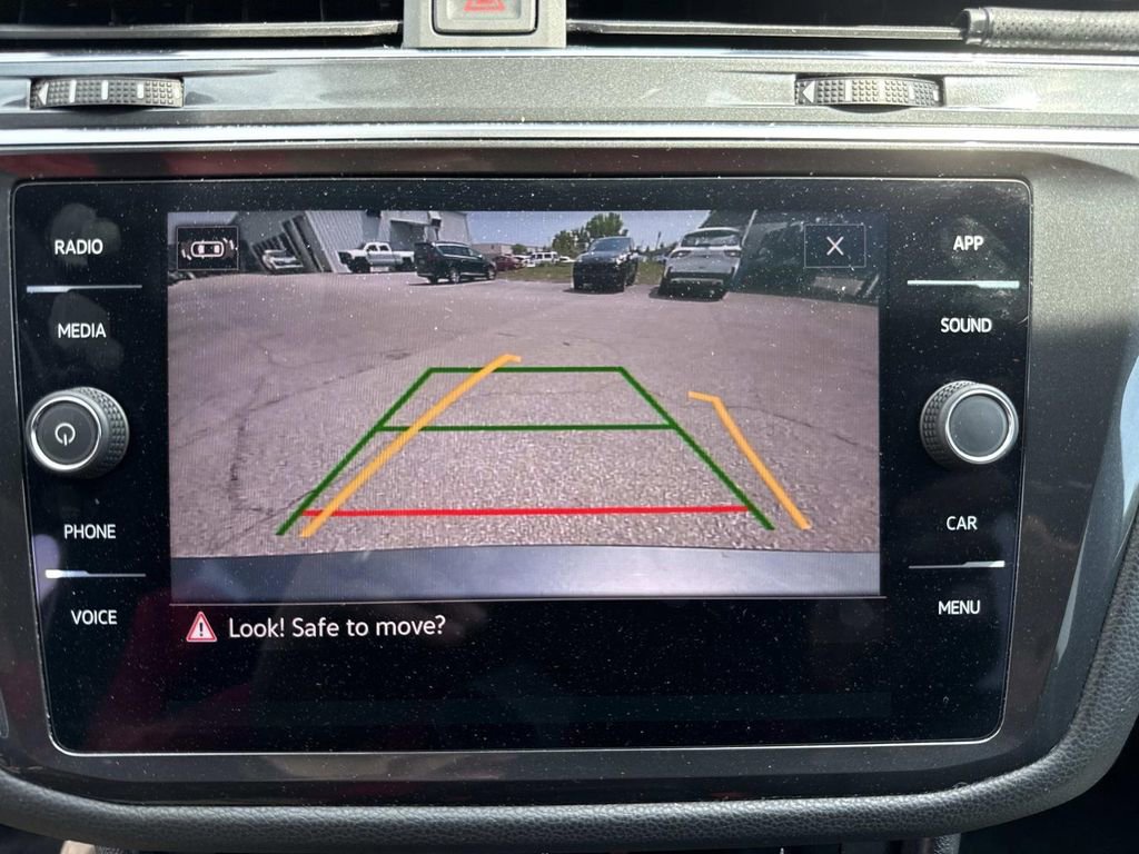 Used 2023 Volkswagen Tiguan SE R-Line image 27