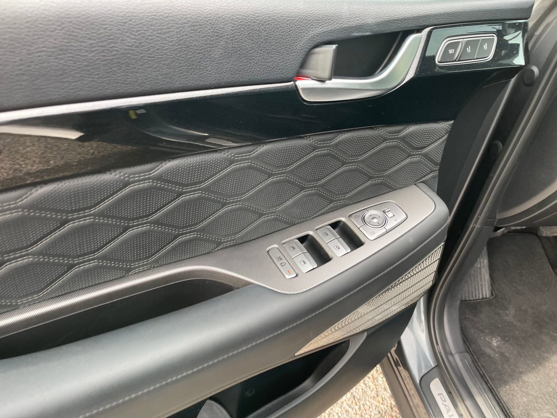 Used 2022 Hyundai Palisade Calligraphy image 12