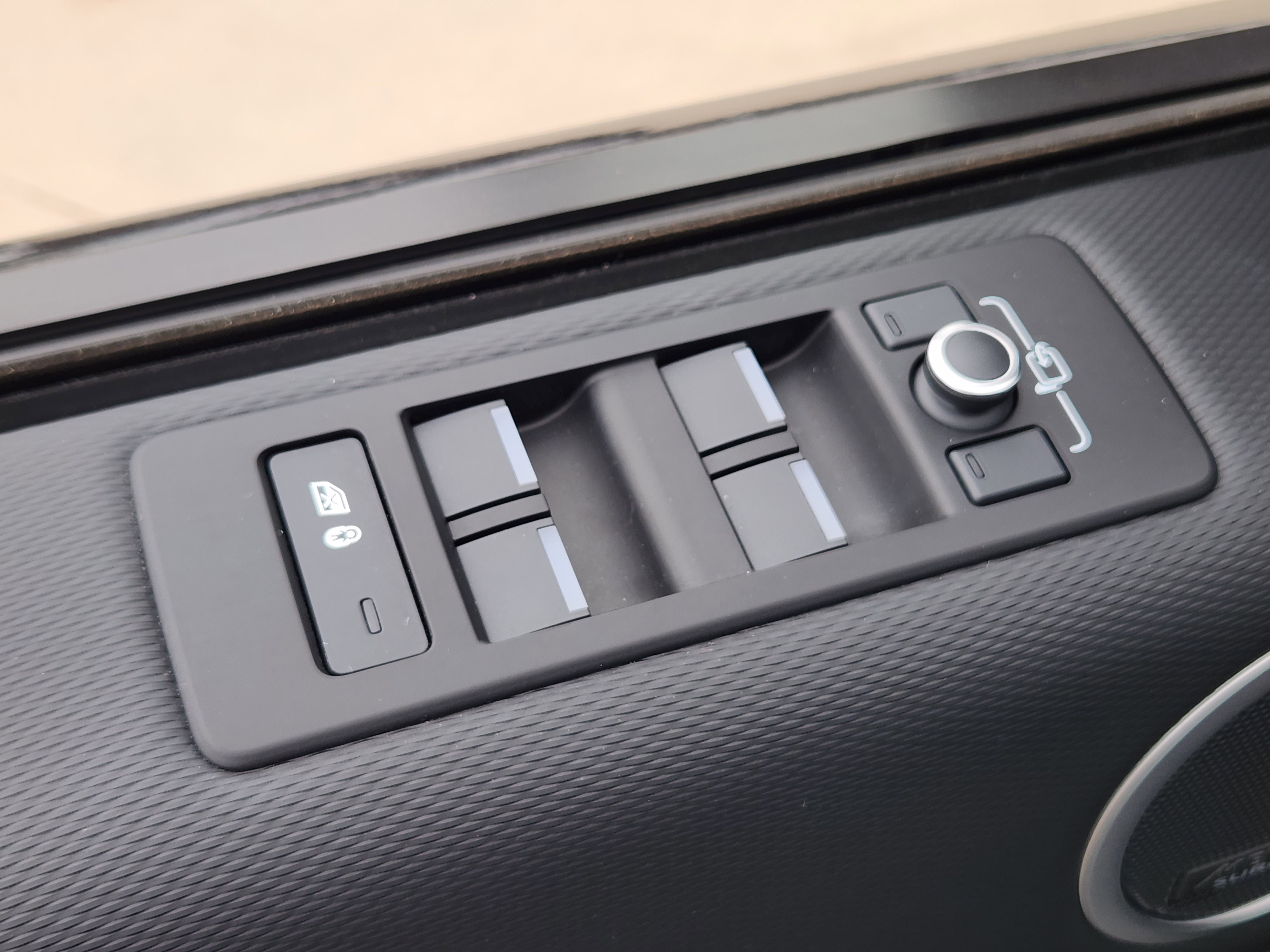 Used 2022 Land Rover Discovery HSE R-Dynamic image 24