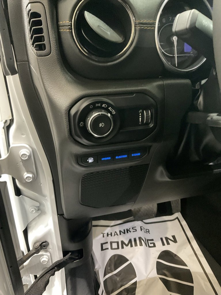 Used 2023 Jeep Wrangler Unlimited Sahara image 8