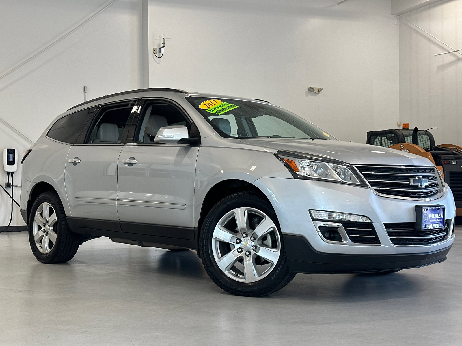 Used 2017 Chevrolet Traverse Premier FWD video 2
