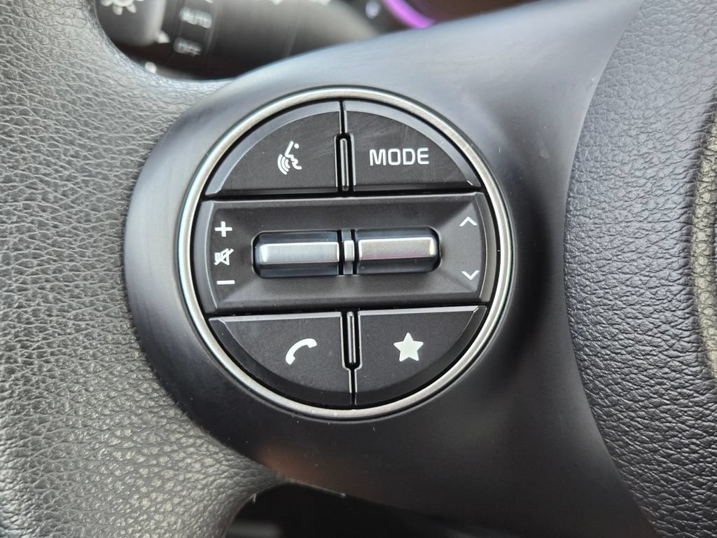 Certified 2025 Kia Soul LX w/ LX Technology Package FWD image 23