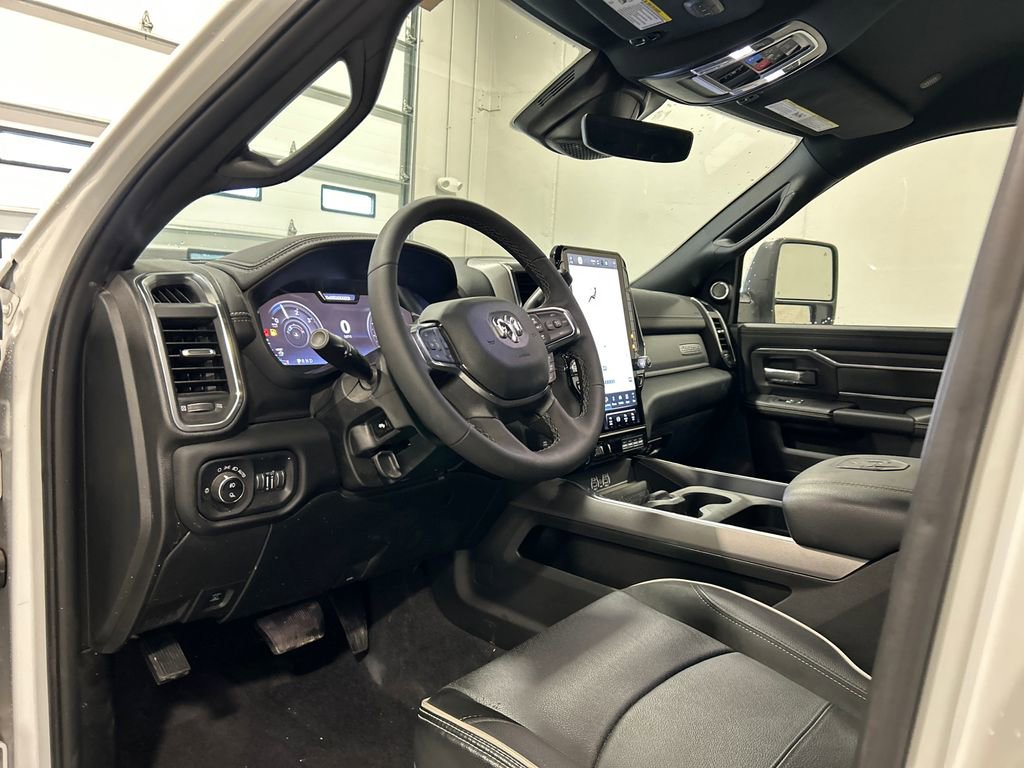 New 2025 RAM 2500 Laramie AWD/4WD image 17
