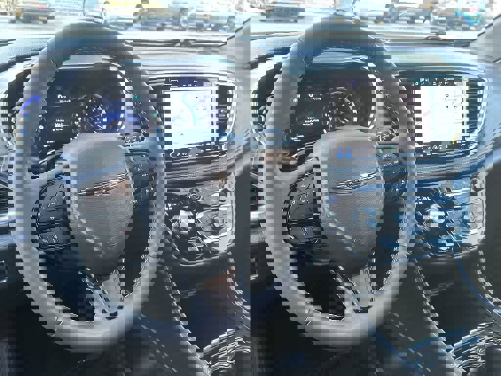 Used 2024 Chrysler Pacifica Premium image 13