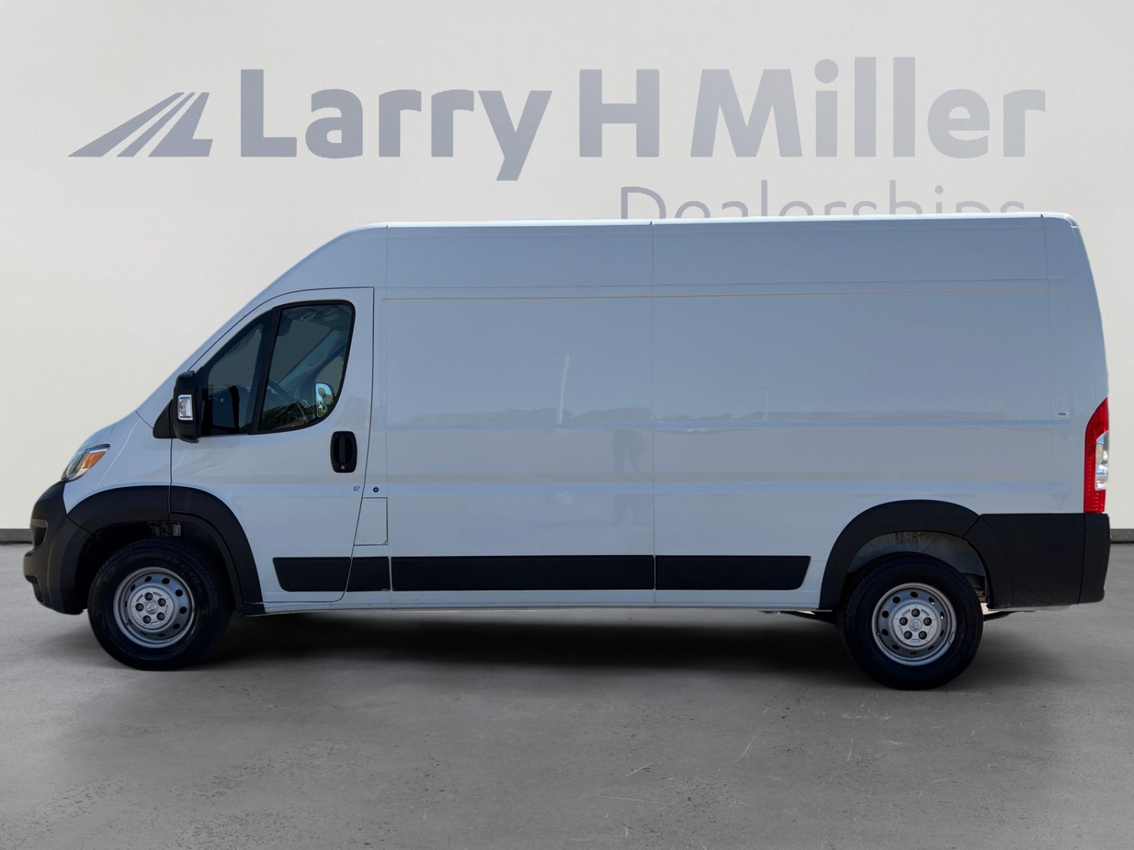 Used 2023 RAM ProMaster 2500 FWD image 3