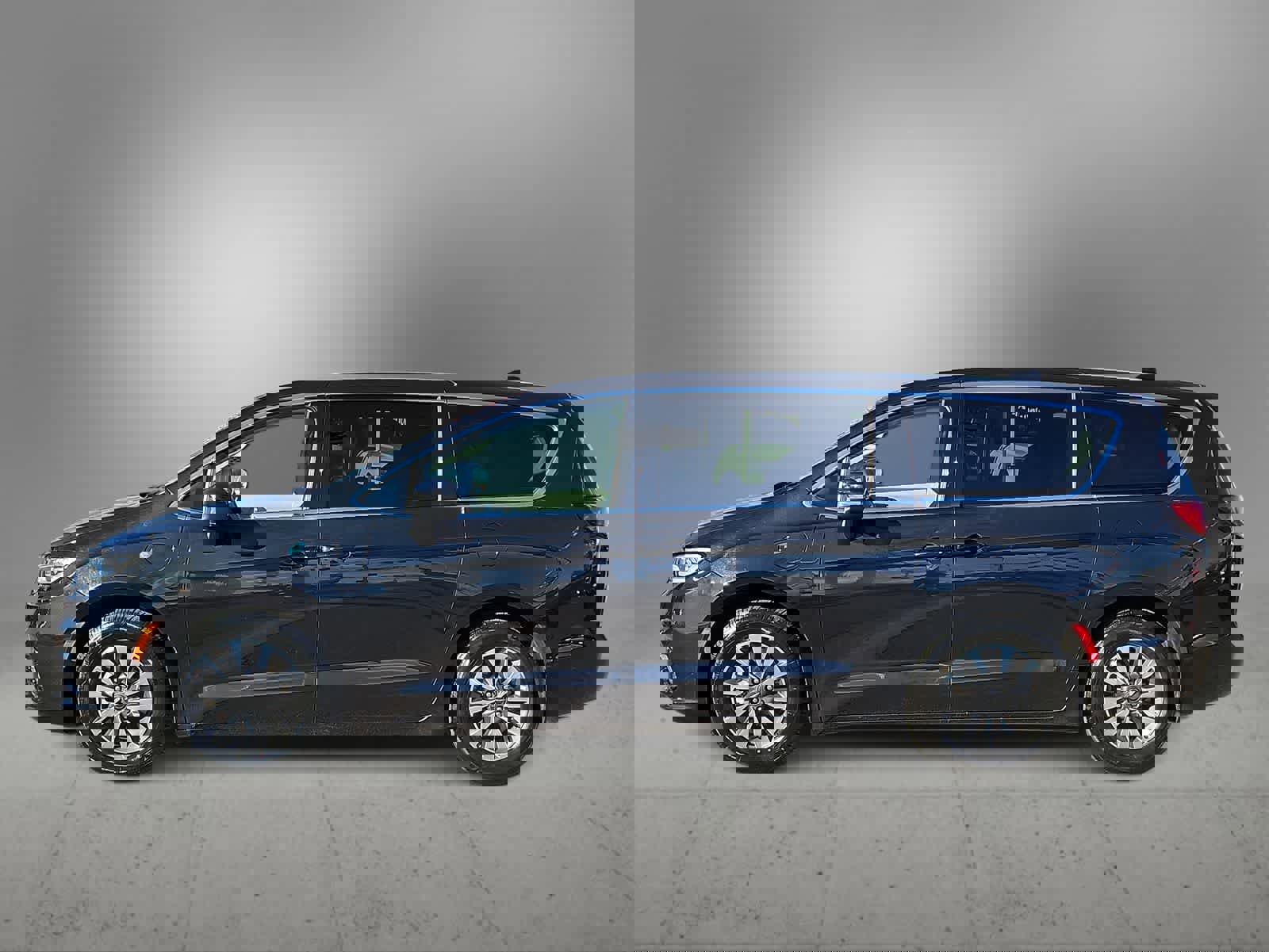 Used 2023 Chrysler Pacifica Touring-L image 6