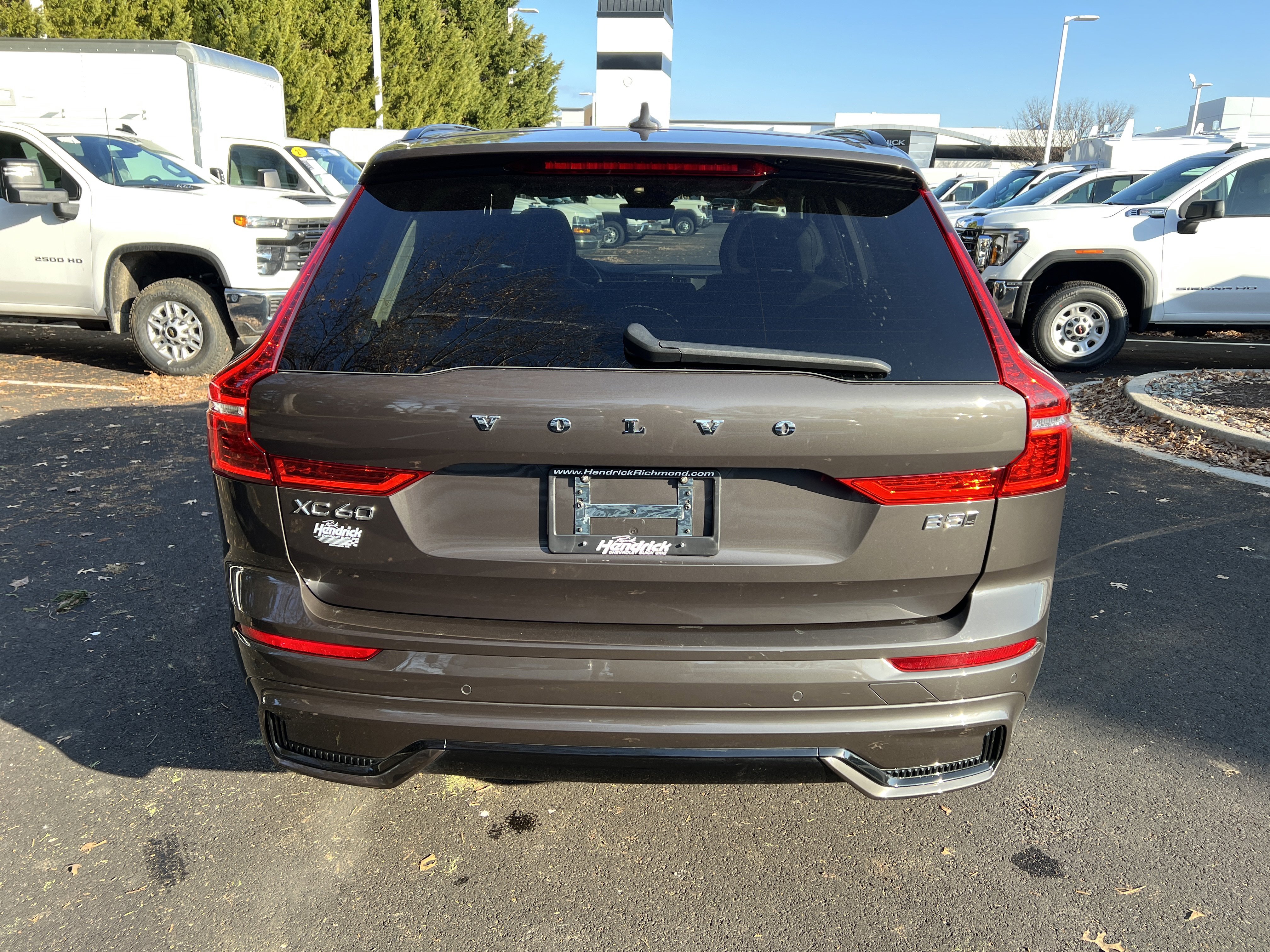 Used 2025 Volvo XC60 B5 Plus w/ Climate Package image 9