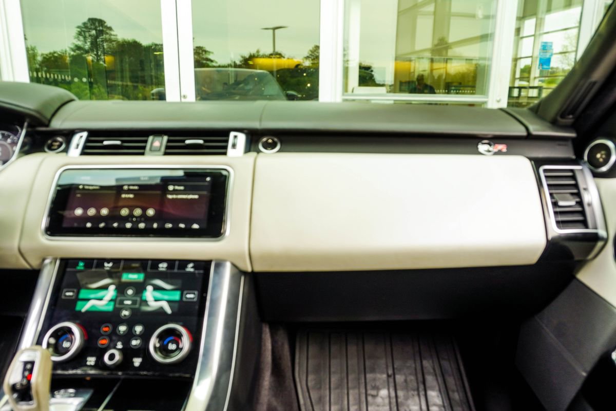 Used 2020 Land Rover Range Rover Sport SVR image 17